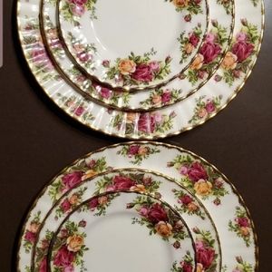 Royal albert old country rose 6 plates total